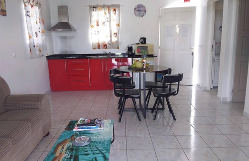 Damencourt House | Homerez - Welcoming House in Le Moule with Shared Pool