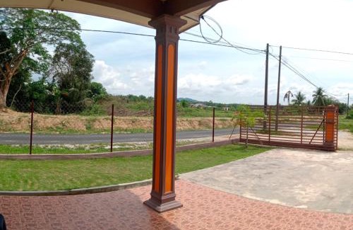 Selising House | Homestay Adilah A