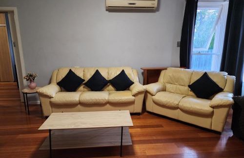 Dandenong House | Homestay near Dandenong Plaza