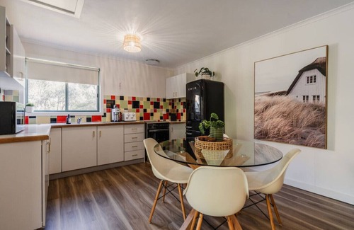 Wallington Cabin | Homestead Hideaway Cabin minutes to adventure park