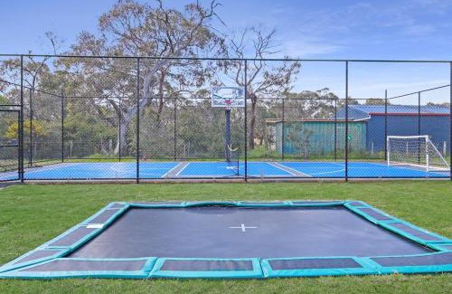 Wallington House | Homestead Pool House Private cabin w shared Spa Basketball court Heated Pool Minutes to Adventure Park and beaches