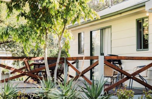 Wallington House | Homestead Pool House Private cabin w shared Spa Basketball court Heated Pool Minutes to Adventure Park and beaches