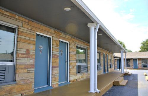 Scottsburg Hotel | Hometowne Inn & Suites