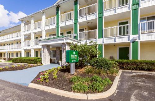 Maple Shade Hotel | HomeTowne Studios by Red Roof Philadelphia - Maple Shade, NJ