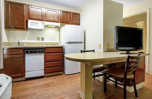 North Mountain Hotel | HomeTowne Studios by Red Roof Phoenix - Black Canyon Highway