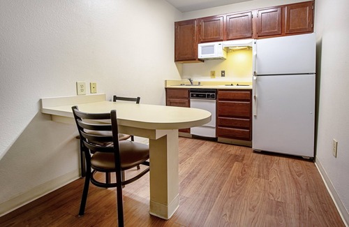 North Mountain Hotel | HomeTowne Studios by Red Roof Phoenix - Black Canyon Highway