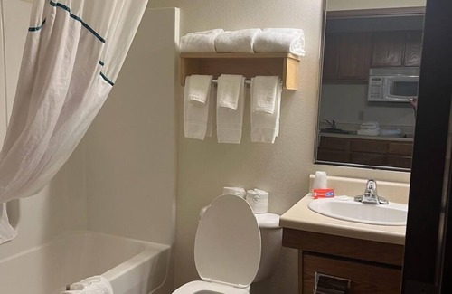 Bentonville Hotel | HomeTowne Studios & Suites by Red Roof Bentonville