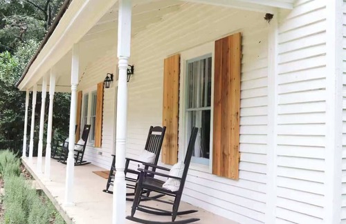 Sand Ridge House | Homewood Historic Getaway