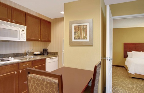 Tampa Hotel | Homewood Suites by Hilton Tampa-Brandon