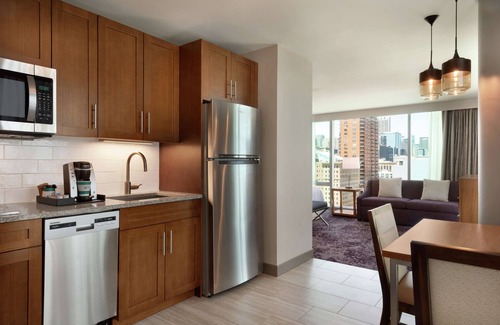South Loop Hotel | Homewood Suites by Hilton Chicago Downtown South Loop