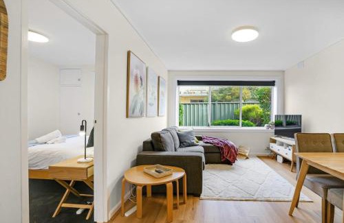 Thornbury Apartment | Homey 1 bdrm Thornbury Apt near restaurants+shops