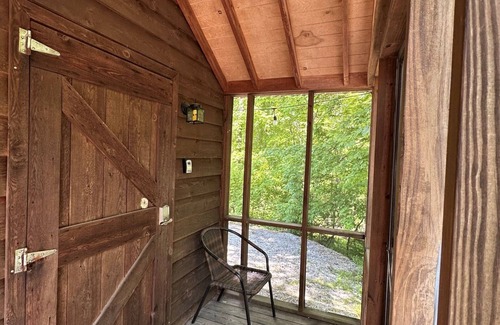Bloomington Cabin | Homey Cabin in Bloomington