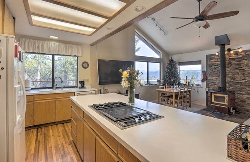 Colfax Apartment | Homey Colfax Getaway w/Private Hot Tub!