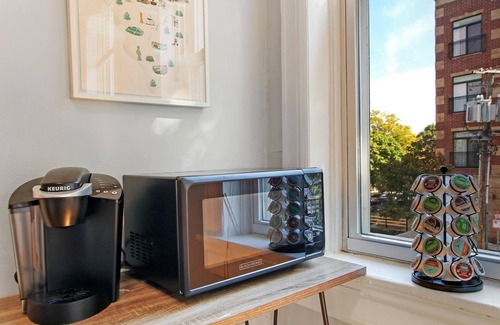 Uptown Apartment | Homey|Vintage|2BR Uptown