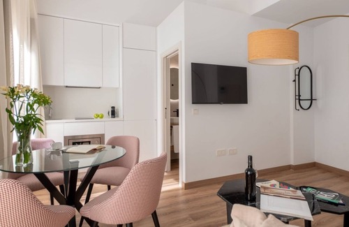 Distrito Centro Apartment | Hommyhome Coliseum 101