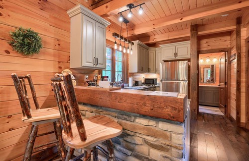 Logan Cabin | Honey Bear Cabin at Trickle Creek in Hocking Hills