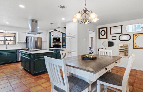 McQueeney House | Honey Dreams on Lake McQueeney. Within minutes to tons of local attractions!