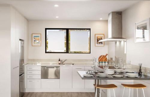 Edgeware Apartment | Honey for the Money Warm Sunny 10 mins CBD
