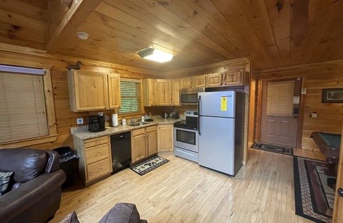 Gatlinburg - Pigeon Forge Cabin | Honeymoon cabin Loft BRM view of Mt LeConte 2 bath No Pets No Smoking