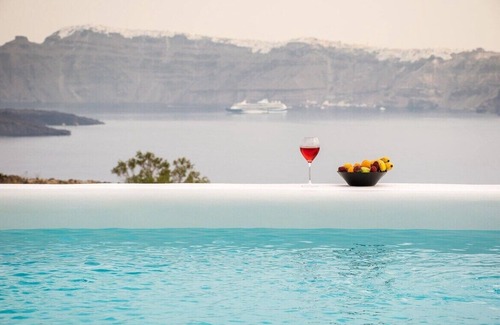Akrotiri Apartment | Honeymoon Suite with Private Pool