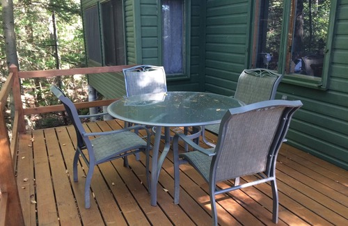 Williston Apartment | Honeymooners/Getaway Studio on Lovely Lake Iroquois near Burlington