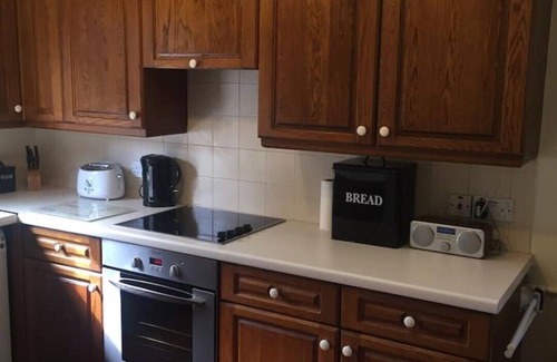 Whittlesey Cottage | Honeyway Cottage Entire House.