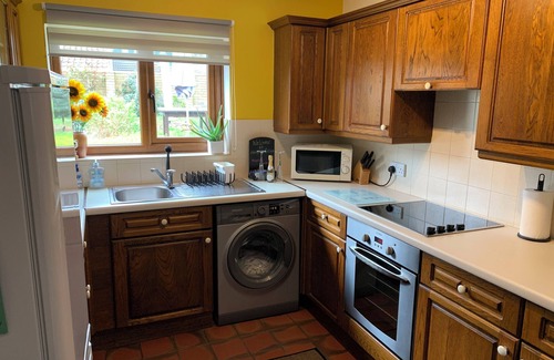 Whittlesey Cottage | Honeyway Cottage Entire House.