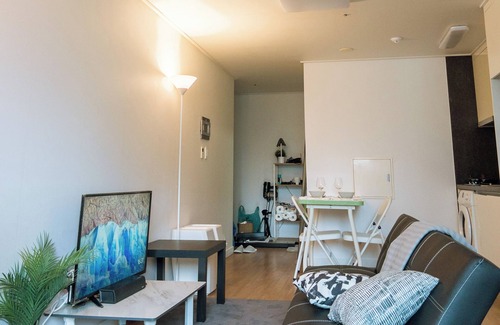 Sinchon-dong Condo | [Hongdae Station 2 minutes away] Spacious Home in the heart of Hongdae
