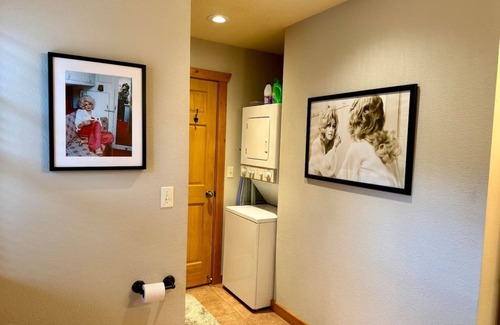 Reeds Spring Cabin | Honky Tonk Hideaway 4 mi. to SDC