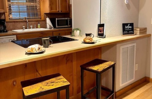 Reeds Spring Cabin | Honky Tonk Hideaway 4 mi. to SDC