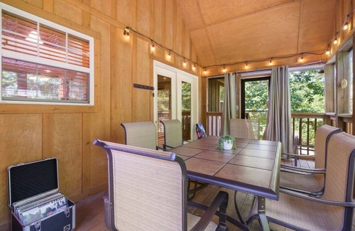 Reeds Spring Cabin | Honky Tonk Hideaway 4 mi. to SDC