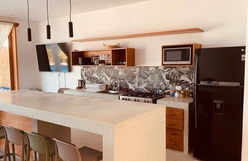 Punta Sal Villa | HOP KAI Hermosa Casa de Playa en Punta Sal