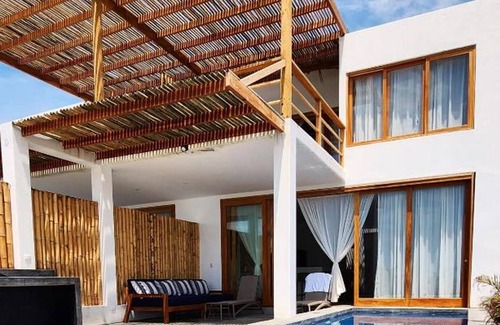 Punta Sal Villa | HOP KAI Hermosa Casa de Playa en Punta Sal