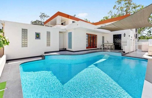 Gold Coast Apartment | Hope Island Views