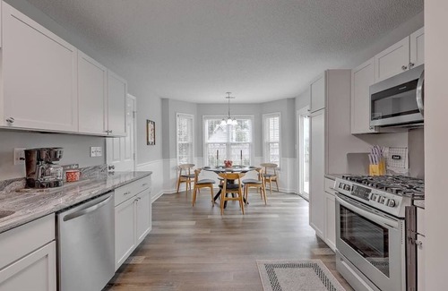 Summerville House | Hopper · CHAS, SUMMRVLL/NEXTON Comfort Near Everything!