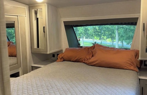Abbottstown House | Horn and Thistle Farm - Camper/RV in Abbottstown, Pennsylvania, United States