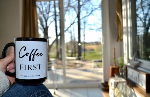 Drake House | HorsePower Theme! 2-Car Garage. 3 mi to I-65. Fire pit. Ping Pong. Family Games!