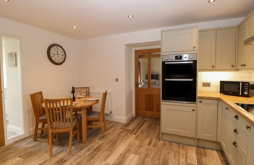 Consett House | HORSLEY COTTAGE, family friendly, with hot tub in Consett