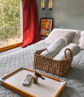 Serra Other | Hospedagem Ônibus na Roça em Serra ES