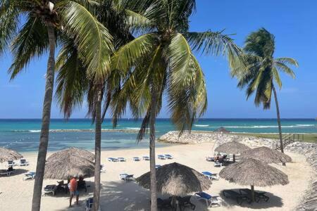Montego Bay House | Hospitality Expert Music Mansion - 8BR Pool Bar