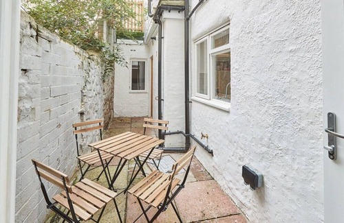 Bont Newydd Apartment | Host & Stay | Apartment 1, High Street