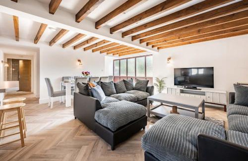 Roughton House | Host & Stay - Fender Cottage