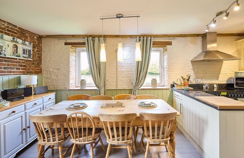 Fakenham House | Host & Stay | Granary Barn