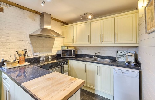 Fakenham House | Host & Stay | Granary Barn