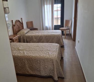 Almendral House | Hostal Cafetería Restaurante Astigi