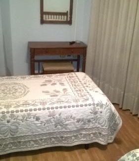 Leon House | Hostal * EC León