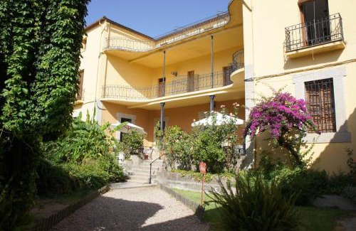 Madrigal de la Vera House | Hostal La Colonial