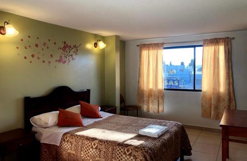 Cayambe Hotel | Hostal Mitad del Mundo