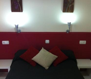 Los Fratres House | Hostal Neptuno