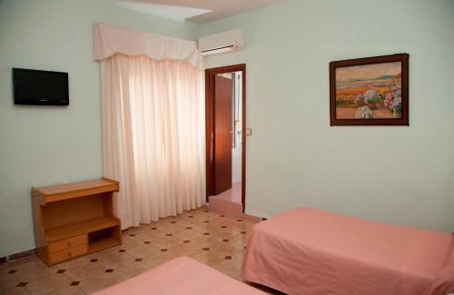 La Linea de la Concepcion House | Hostal París